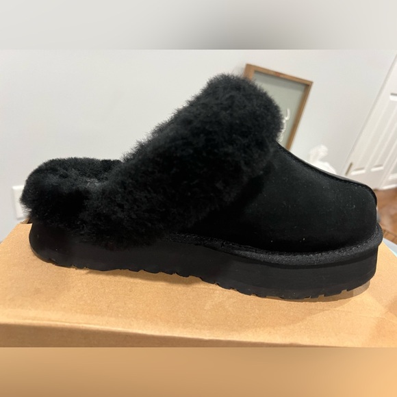 Size 9 UGG Platform Disquette - Picture 3 of 9